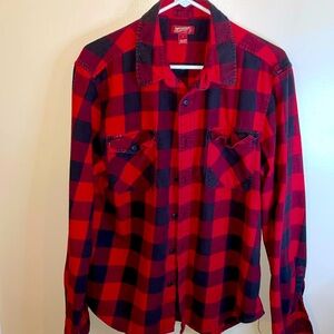 Arizona Jeans size Large long sleeve red and black flannel